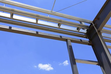 Çelik yapı yapım aşamasında.