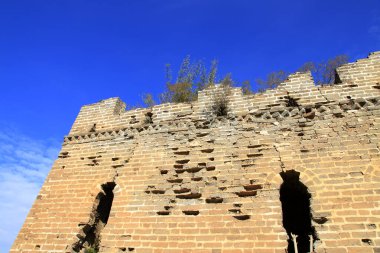 Sonbaharda, Çin Seddi.