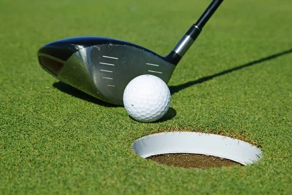 Klub Golfowy Piłka Trawie — Zdjęcie stockowe