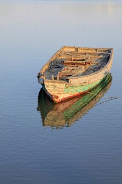 Denizin balıkçı teknesi, çok sessiz.