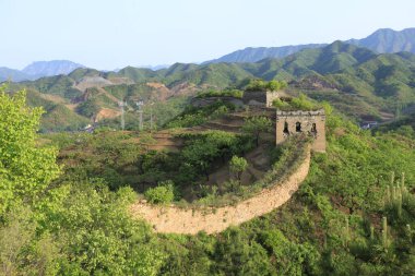 Çin Seddi, dünyanın en uzun ve en büyük hacmini inşa edecek olan antik bir savunma mühendisidir. Muazzam, mühendislik gerektiren, mimari tarihteki antik insan olarak bilinen bir mucizedir..