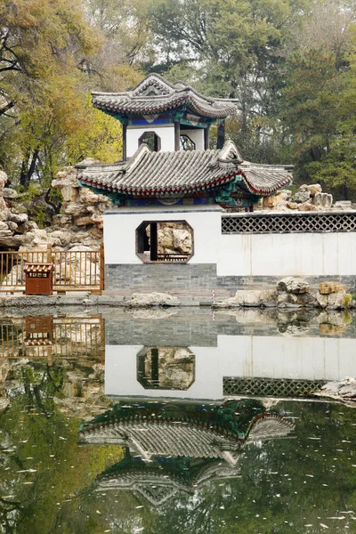 Jardim Clássico Chinês Pavilhão Lagoas Muito Bonito — Fotografia de Stock