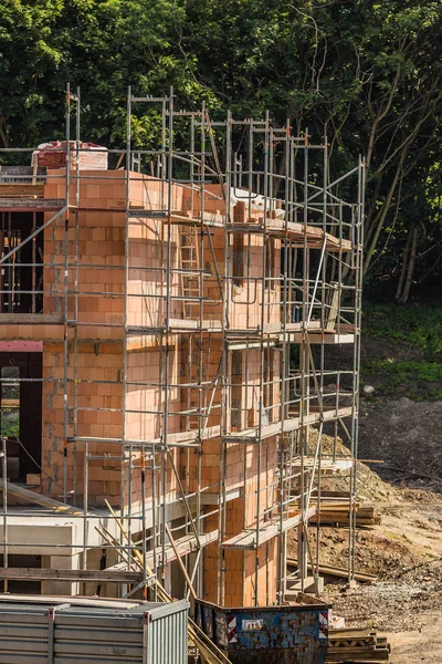 Zázemí staveniště stavební. budova ve výstavbě lešení — Stock fotografie