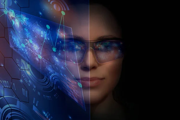 Detail portrét mladé a krásné ženy s virtuální futuristické brýle (technologický koncept). Virtuální holografické rozhraní a mladá žena nosí brýle — Stock fotografie