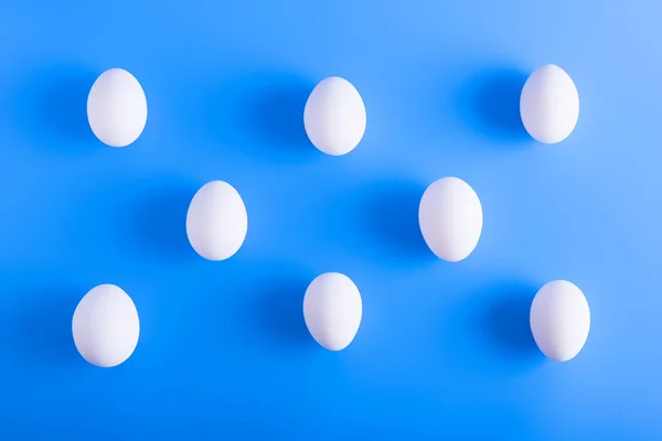 Ovos brancos em fileiras — Fotografia de Stock