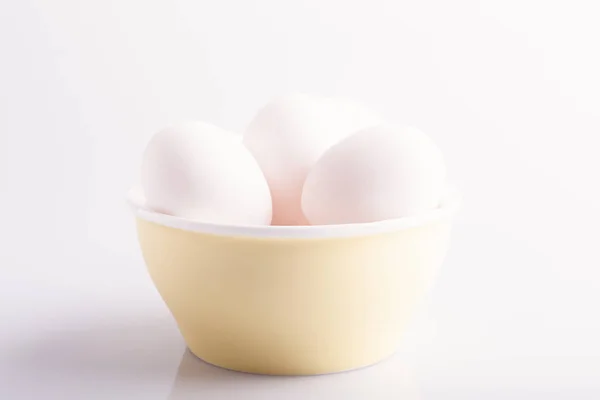 Cuenco con huevos —  Fotos de Stock
