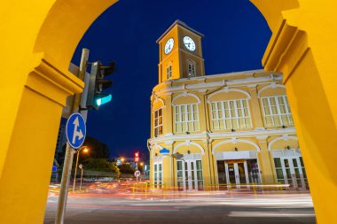 Sokaklarda uzun süre görülmüş. Phuket, Tayland.