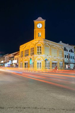 Sokaklarda uzun süre görülmüş. Phuket, Tayland.