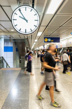 Tramvay Bangkok 'ta kalabalık saatte hareket bulanıklığı yaşıyor.,