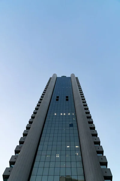 Edificio de oficinas en Sathorn, Bangkok, Tailandia . — Foto de Stock