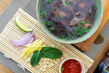 Bol otlu baharatlı çorba.