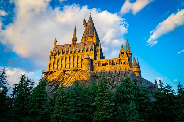 Osaka, Japonya 'daki Universal Stüdyoları' nda Harry Potter temalı filmdeki Hogwarts Şatosu.