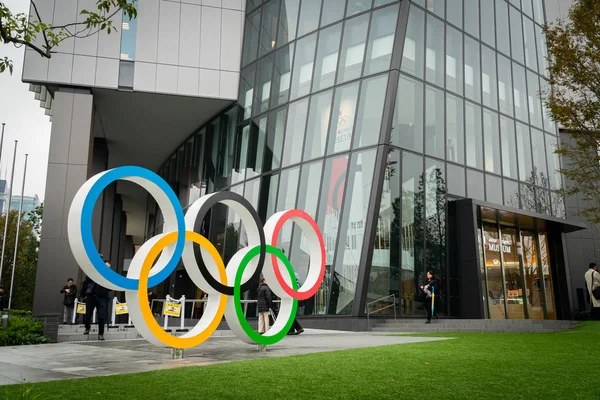 Tokyo, Japonya - 26 Kasım 2019: Japonya Olimpiyat Müzesi Shinjuku Bölgesi - Tokyo, Japonya