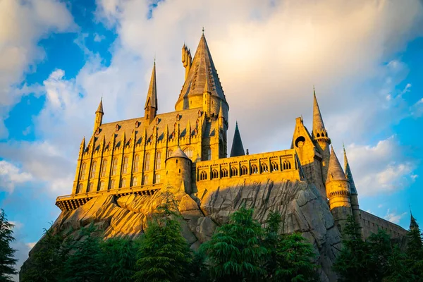 Escola de Hogwarts Castle em Harry Potter filme temático no Universal Studios em Osaka, Japão . — Fotografia de Stock