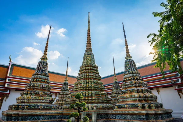 Wat Pho или Храм лежащего Будды, один из самых f — стоковое фото