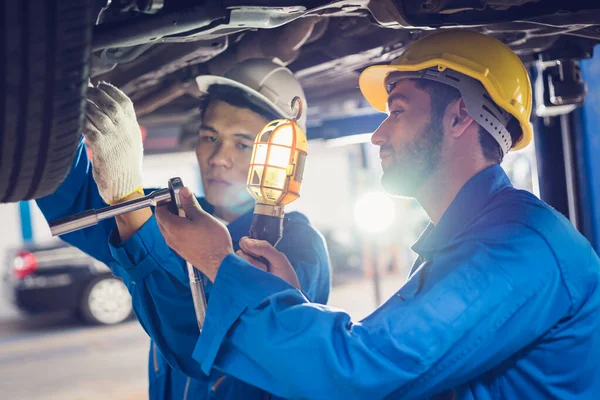 Together we can! : Team mechanics concepts - checking and repairing the car in the workshop garage