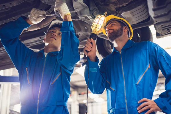Juntos Podemos Conceitos Mecânica Equipe Verificar Reparar Carro Oficina Garagem — Fotografia de Stock