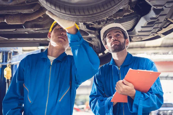 Together we can! : Team mechanics concepts - checking and repairing the car in the workshop garage