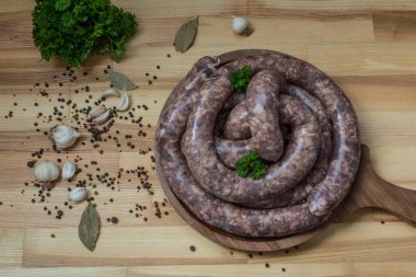 Karaciğer üzerinden rustik sosis