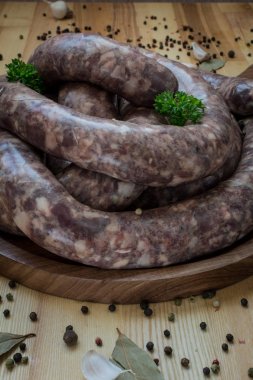 Karaciğer üzerinden rustik sosis