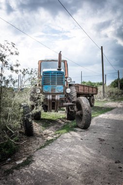 Traktör römork yolun yönü ile