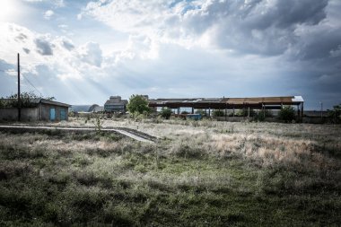 Tahıl kurutma için terk edilmiş bir binada