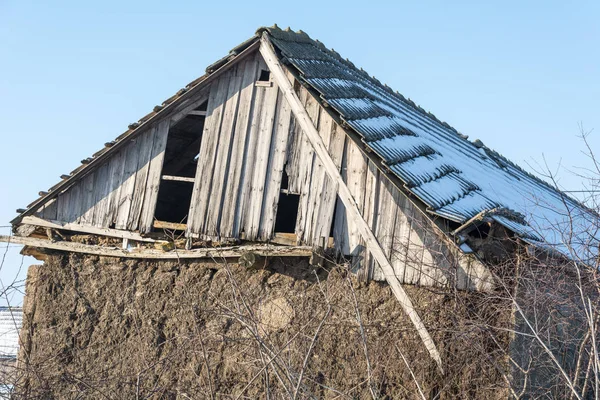 Egy Ház Agyagból Törött Tető — Stock Fotó