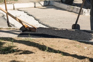 Yol onarım ayrıntılar. Kaldırımda sıcak asfalt alt düzeyleri.