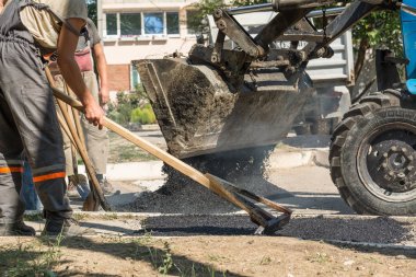 Yol onarım ayrıntılar. Kaldırımda sıcak asfalt alt düzeyleri.