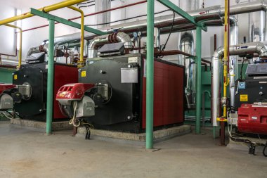 Bendery, Moldova - 27 Nisan: Isıtma kazanları Isıtma su ICI Caldaie ve gaz brülörleri Riello Moldova ısıtma tesisi için