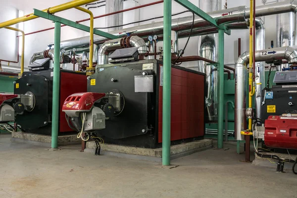 Bendery, Moldova - 27 Nisan: Isıtma kazanları Isıtma su ICI Caldaie ve gaz brülörleri Riello Moldova ısıtma tesisi için