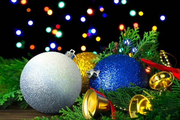 New Year's toplar, oyuncak, çan, Noel ağacı