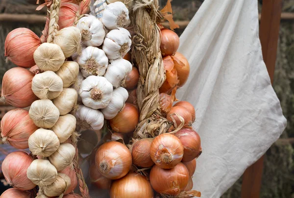 Bow, garlic, knitting — Stock Photo, Image