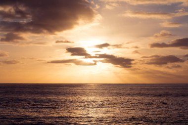 denizde gün batımı