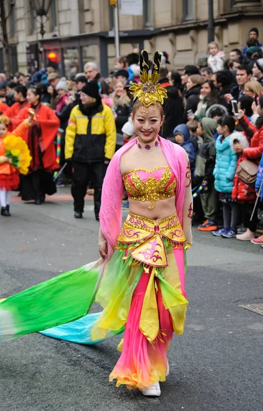 中国の新年祭でマンチェスター イギリス 2018 祭ドレスの中国女 — ストック写真