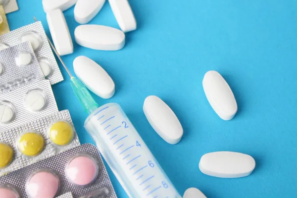 Medikamentenpillen Blisterverpackungen Tabletten Und Kapseln Auf Blauem Hintergrund — Stockfoto