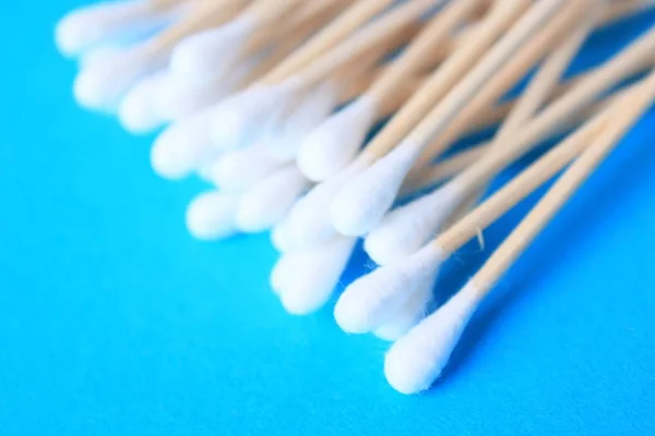 White Cotton Tipped Swabs Bud Ear Sticks Close Blue Background — Stock Photo, Image