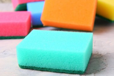 Çok renkli bulaşık süngerleri