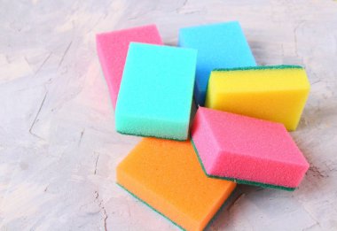 Çok renkli bulaşık süngerleri