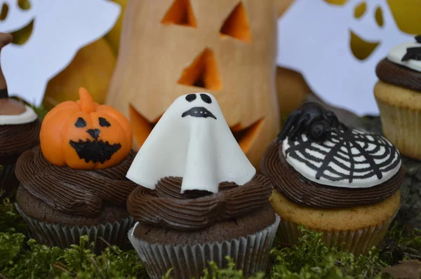 cupcakes for a party on Halloween