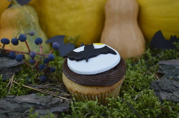 cupcakes for a party on Halloween