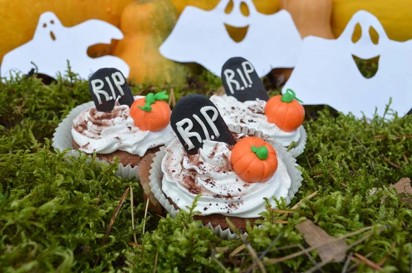 cupcakes for a party on Halloween