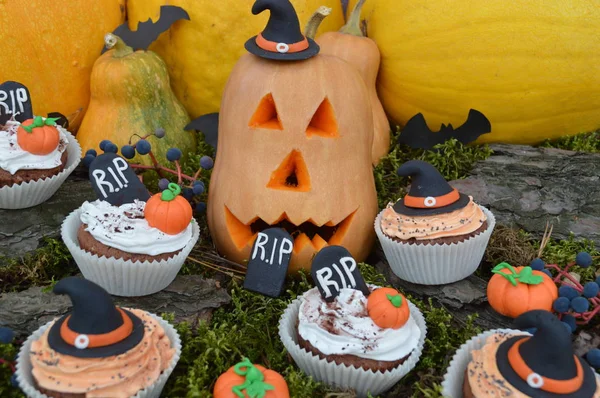 cupcakes for a party on Halloween