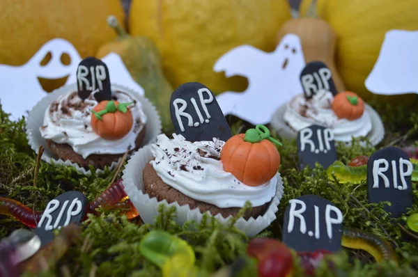 cupcakes for a party on Halloween