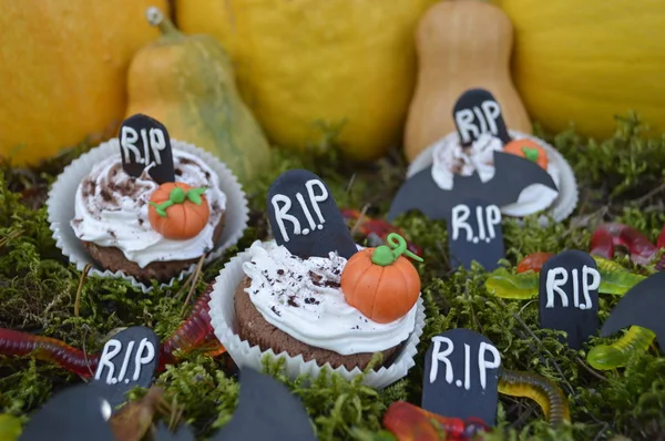 cupcakes for a party on Halloween