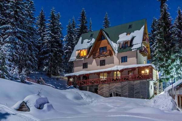 Fullmoon na Dragobrat Ski Resort — Zdjęcie stockowe