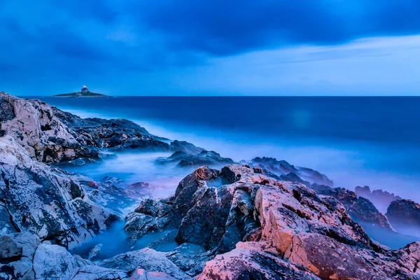Hvar fırtınalı deniz kıyısı