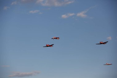 küçük uçak gökyüzünde