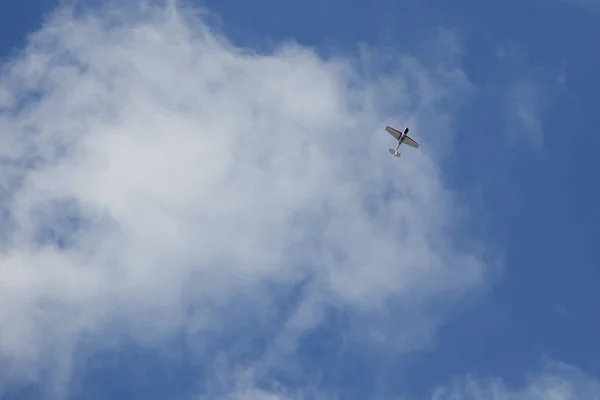 Lätta flygplan sky — Stockfoto