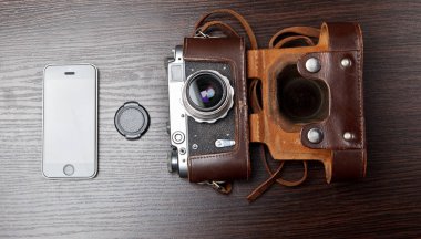 Masanın üzerinde modern araçlar